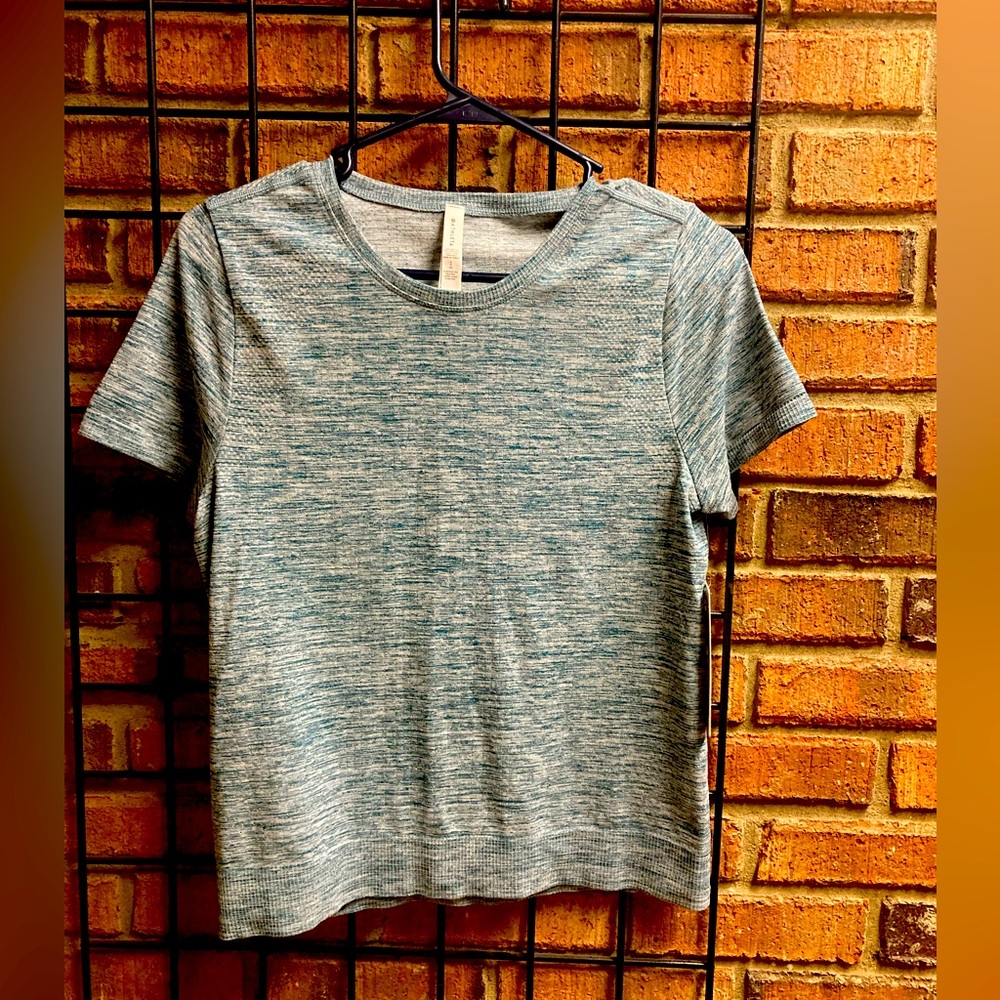 Never before worn Athleta short-sleeve top